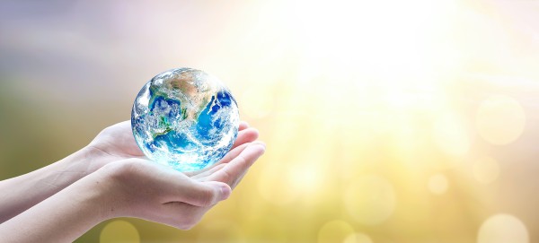 holding-world-in-hands_579246276