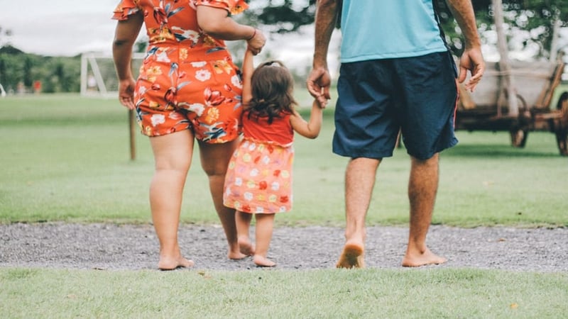 parents-walking-with-child